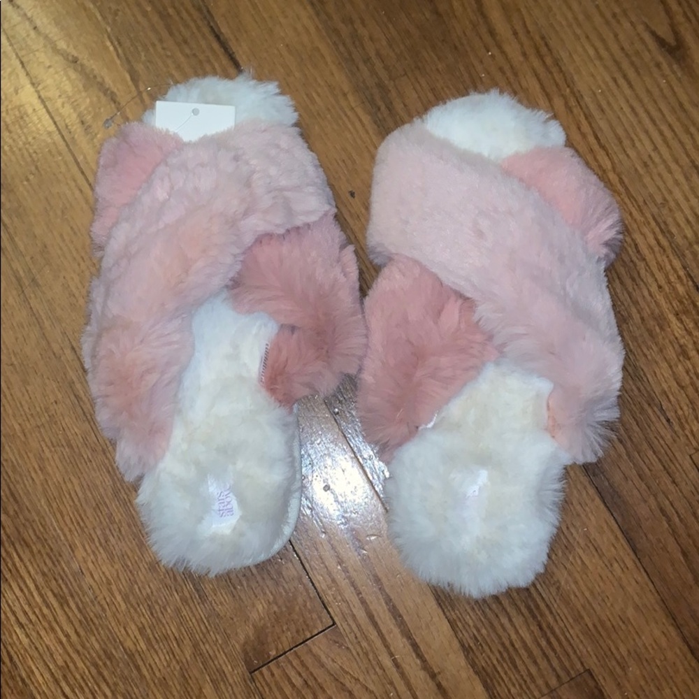 NWT Stars Above Slippers Sz 9/10